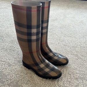 Plaid Rain Boots - Tan and Black